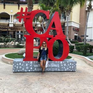 Meet your Posher, Janiera